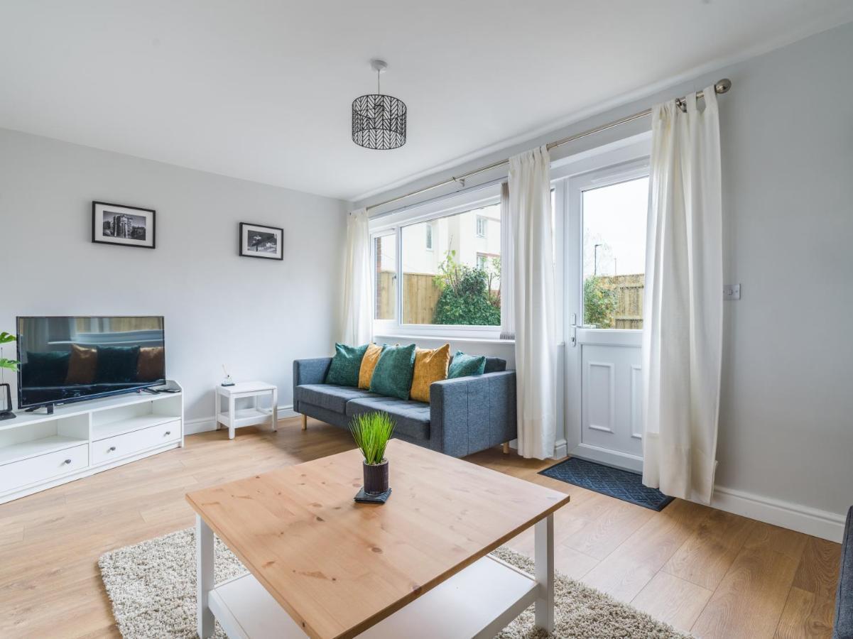 Charming 3-Bed House In Newcastle Upon Tyne Villa Exterior photo